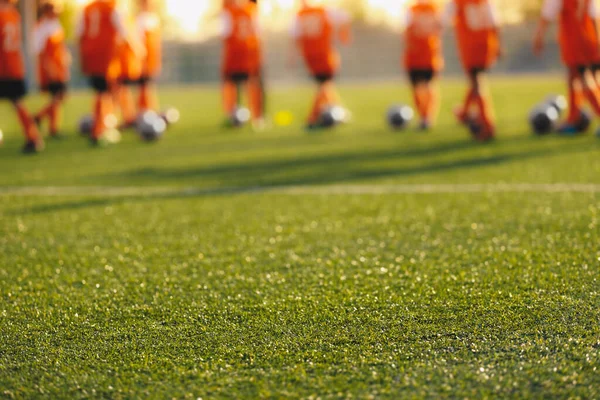 Sessão Treinamento Futebol Para Crianças Rapazes Treinar Futebol Campo Estádio — Fotografia de Stock