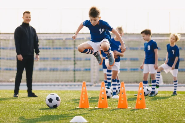 Unidade Treino Escola Futebol Rapazes Futebol Equipa Sessão Treino Com — Fotografia de Stock