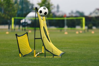 Futbol antrenörü Rebound Net futbolu. Futbol Eğitimi Yardım Ekipmanı. Spor Uygulama Araçları