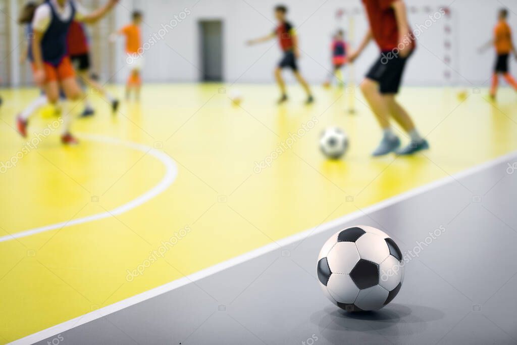 Bola De Futsal Del Fútbol Sala Partido De Fútbol Sala En El Fondo