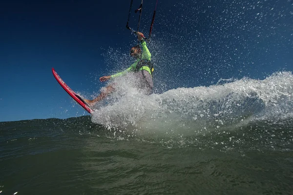 Cerf Volant Surfe Sur Les Vagues — Photo