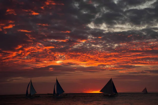 Червоний Гарний Захід Сонця Пляжі Borakay Філіппіни — стокове фото