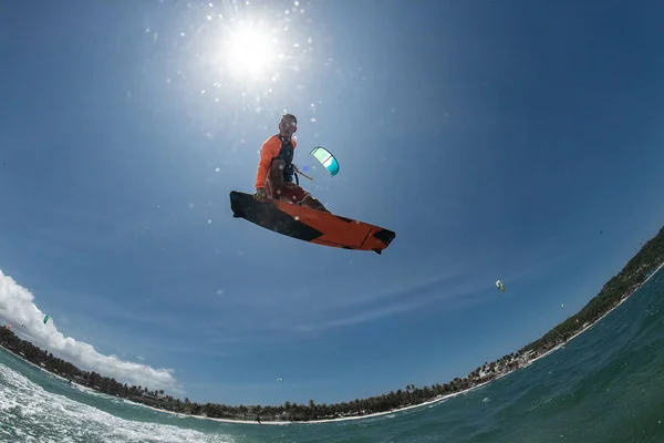 Kite Surfer Rides Waves — Stock Photo, Image