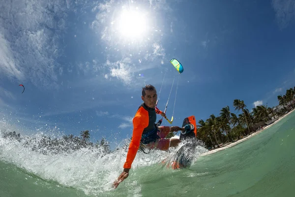 Surfista Cometas Monta Las Olas —  Fotos de Stock