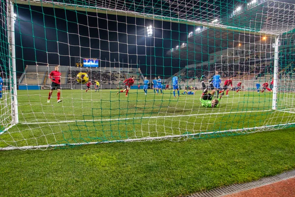 Zaporizhya, Ukrayna - 5 Kasım 2011: Net futbol süre boyunca, Club Metalurg futbol 