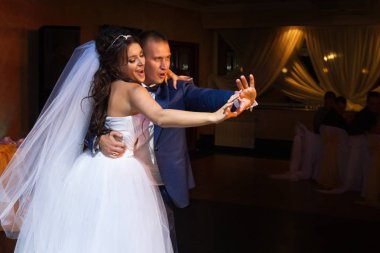 Gelin ve damat dans ceromony sonra resmini