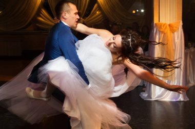 Gelin ve damat dans ceromony sonra resmini