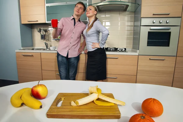 Lovely Couple Kitchen Fruits Table — Stock Photo, Image
