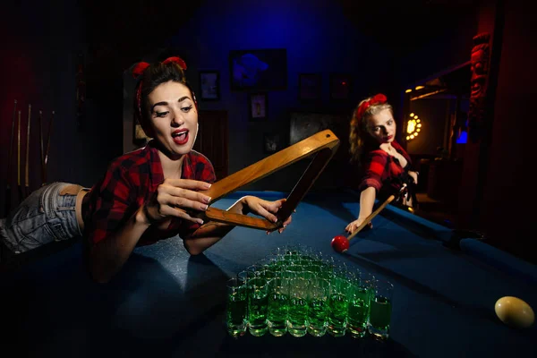 Pin-up chicas en el club nocturno — Foto de Stock