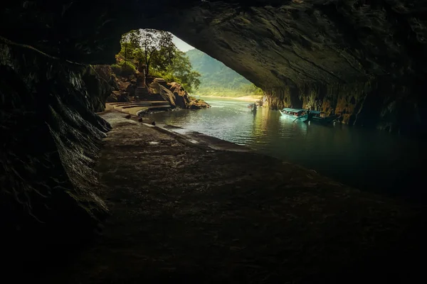 Caverna escura chamada Phong Nha Ke Bang — Fotografia de Stock