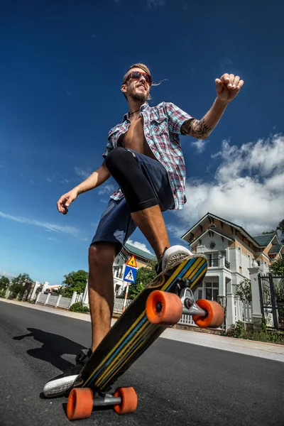 Skating man on the street — Stock Photo, Image