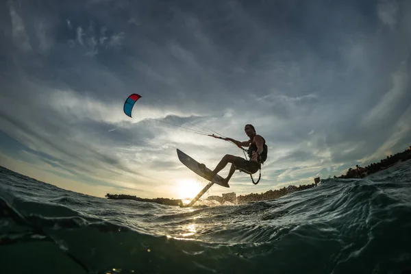 Surf sürmek Hydrofoilkite — Stok fotoğraf