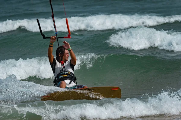 Kitesurfer em ação — Fotografia de Stock