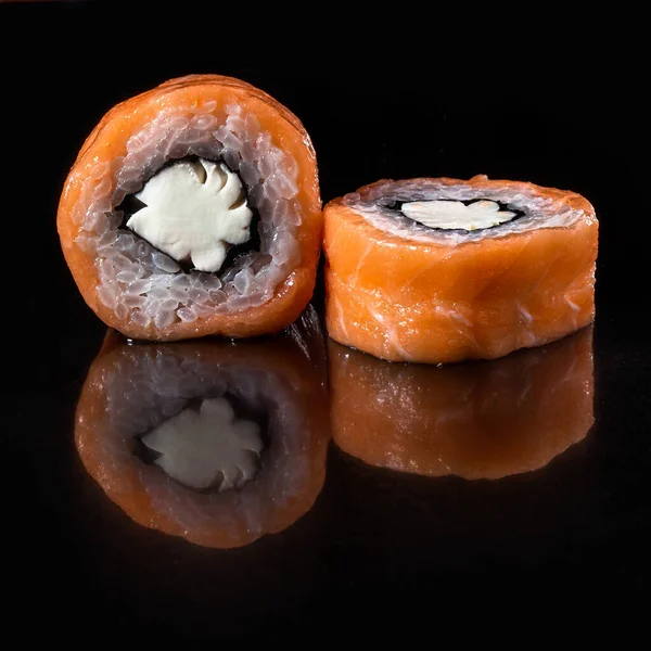 Närbild Bild Klassiska Philadelphia Sushi Rullar Med Lax Och Färskost — Stockfoto