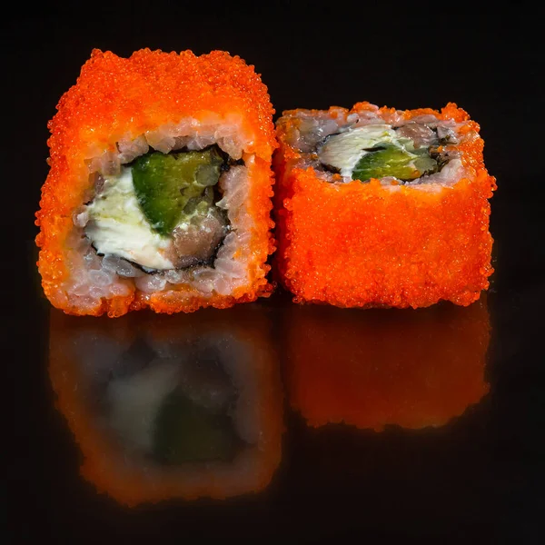 California Roll Sushi Med Lax Gurka Avokado Färskost Röd Masago — Stockfoto