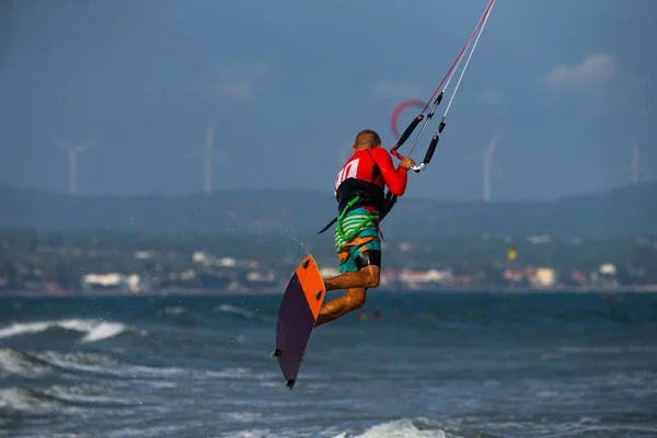 Kitesurf Nas Ondas Mar Praia Mui Phan Thiet Binh Thuan — Fotografia de Stock