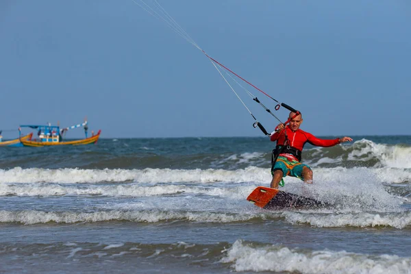 Kitesurfen Golven Van Zee Mui Strand Phan Thiet Binh Thuan — Stockfoto