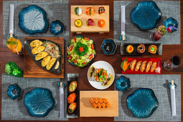 Erhöhter Blick Auf Den Tisch Mit Japanischer Küche Verschiedenen Beilagen — Stockfoto