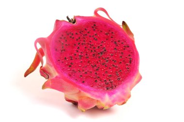 Pitahaya meyvesi, Ejderha meyvesi beyaz arka planda izole. Dilimlenmiş ejderha meyvesi Yarısı doğranmış ejderha meyvesi.
