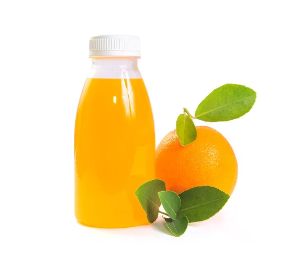 Apelsinjuice Flaskor Och Frukter Isolerade Vit Bakgrund — Stockfoto