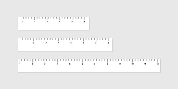 Reglas de madera de diferentes tamaños 6, 8 y 12 pulgadas de largo aisladas sobre fondo blanco — Vector de stock