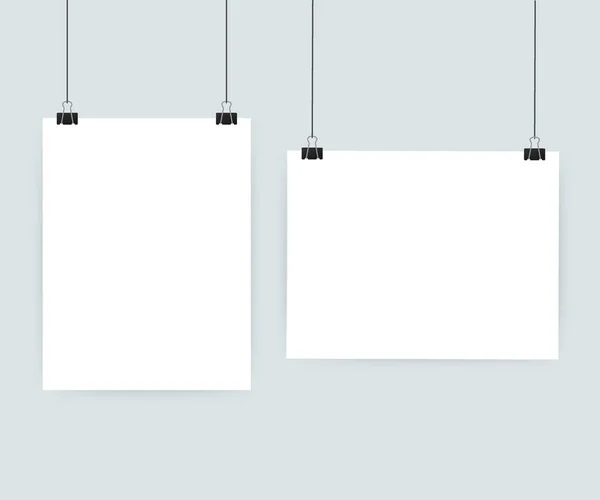 Vita affischer hänger på bindemedel. Grå vägg med mock upp tomma papper tom. Vektorillustration. — Stock vektor