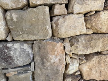 Taş duvar fotoğrafı, dokulu arka plan. Kırsal taştan bir duvara yakın çekim.