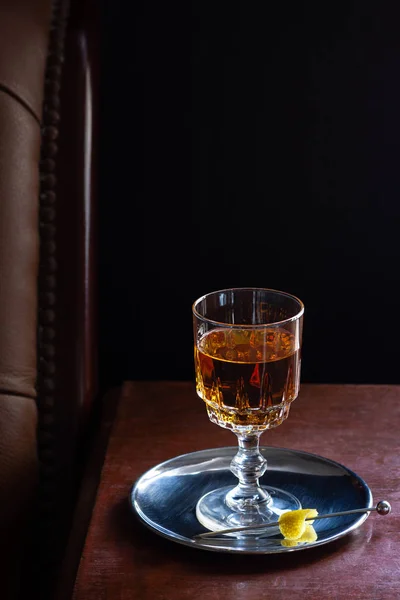 Amaretto Brandy Whiskey Rum Brown Liquor Drink Served Neat Lemon — Stock Photo, Image