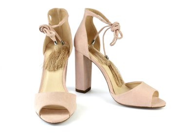 Çıplak göz Roma tarzı yüksek topuklu sandalet beyaz arka plan üzerinde