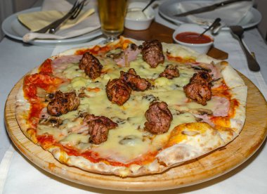 Güzel pizza servis