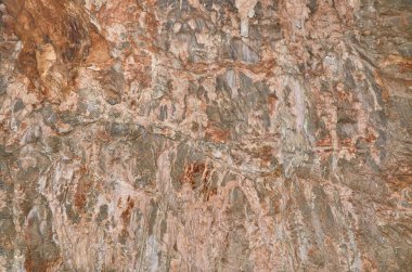 Bir mağara duvarına