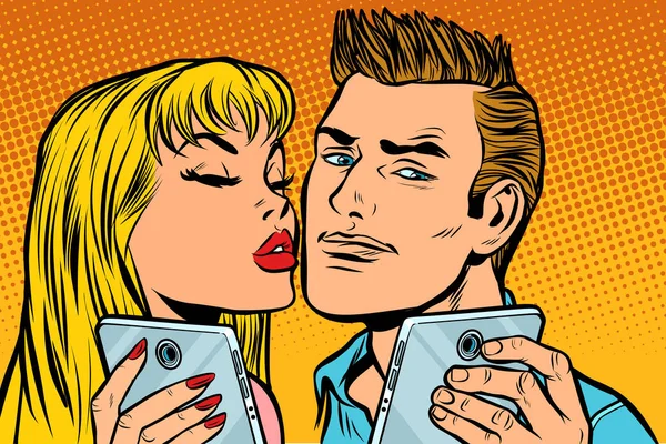 Pasangan muda mencium selfie di smartphone - Stok Vektor