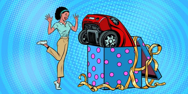 Caixa de presente de férias de carro. Africano mulher engraçado reação alegria —  Vetores de Stock