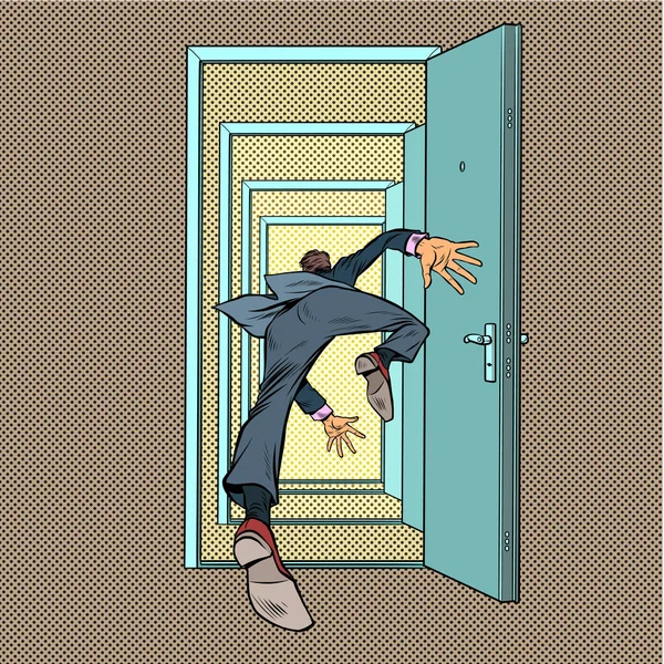 Erkek bir işadamı kapıdan girer.