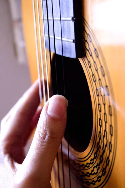 Część Instrumentów Muzycznych Ciągów Hiszpańskiej Gitary — Zdjęcie stockowe