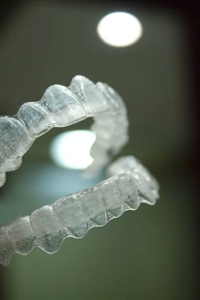 Прозрачная Стоматологическая Ортодонтия Коррекции Выравнивания Зубов Людей — стоковое фото