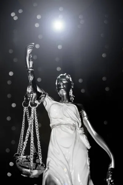 Göttin Der Gerechtigkeit Repräsentantin Des Gesetzes Keine Menschen — Stockfoto