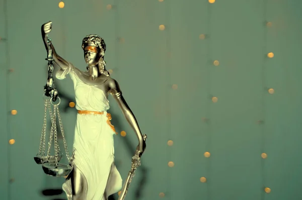 Богиня правосудия представитель закона — стоковое фото