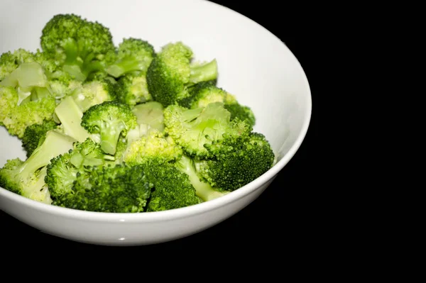 Taze pişmiş brokoli ile kase — Stok fotoğraf