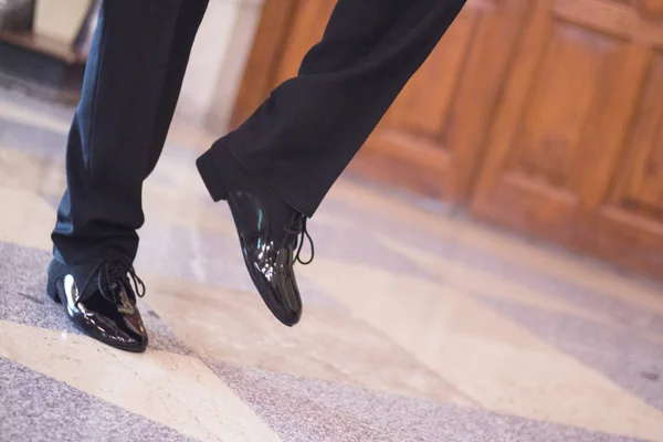 Piernas Bailarín Movimiento Vestido Negro — Foto de Stock