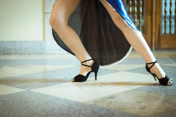 Menari Tango Penari Berpose Salin Ruang — Stok Foto