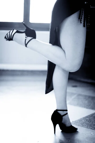 Pernas Mulher Sexy Dançarina Tango Pose — Fotografia de Stock