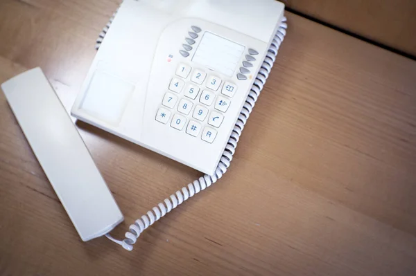 Klassieke Telefoon Tafel Een Hotelkamer Geen Mensen — Stockfoto