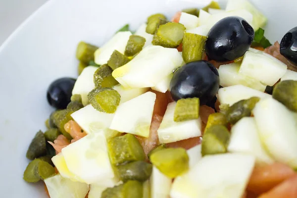 Épinards Tomate Concombre Olives Noires Salade Cornichons Aigre Doux Pas — Photo