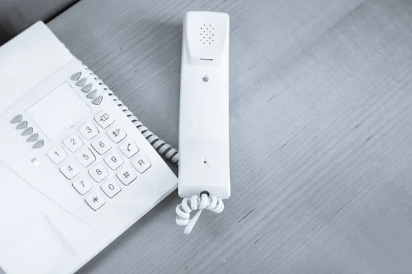 Klassieke Telefoon Tafel Een Hotelkamer Geen Mensen — Stockfoto