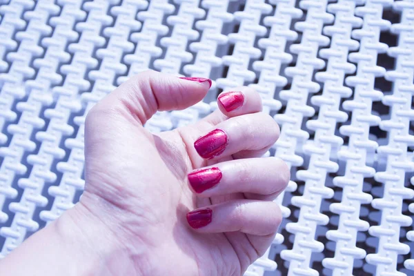 Mão Das Mulheres Com Unhas Pintadas Vermelho Espaço Cópia — Fotografia de Stock