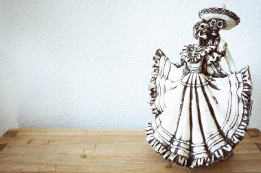 Standart kafatası figürleri. Cadılar Bayramı gecesi. Kimse yok.