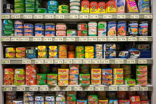 Selangor, Malezya: 19 Haziran 2016 - Shot bir süpermarkette gıdalar olabilir