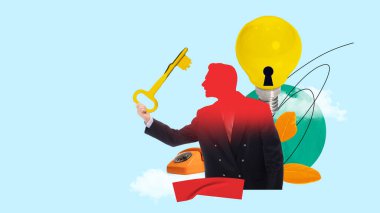 Parlak kolaj. Altın anahtarlı bir iş adamı yeni fikirleri sembolize eden ampulü açıyor. Strateji, karar verme, fikir mülkiyeti ve iş dünyasındaki yenilik kavramı.