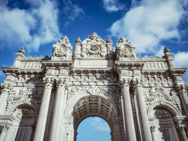 Dolmabahçe Sarayı'nın ana kapıları. Istanbul, Türkiye